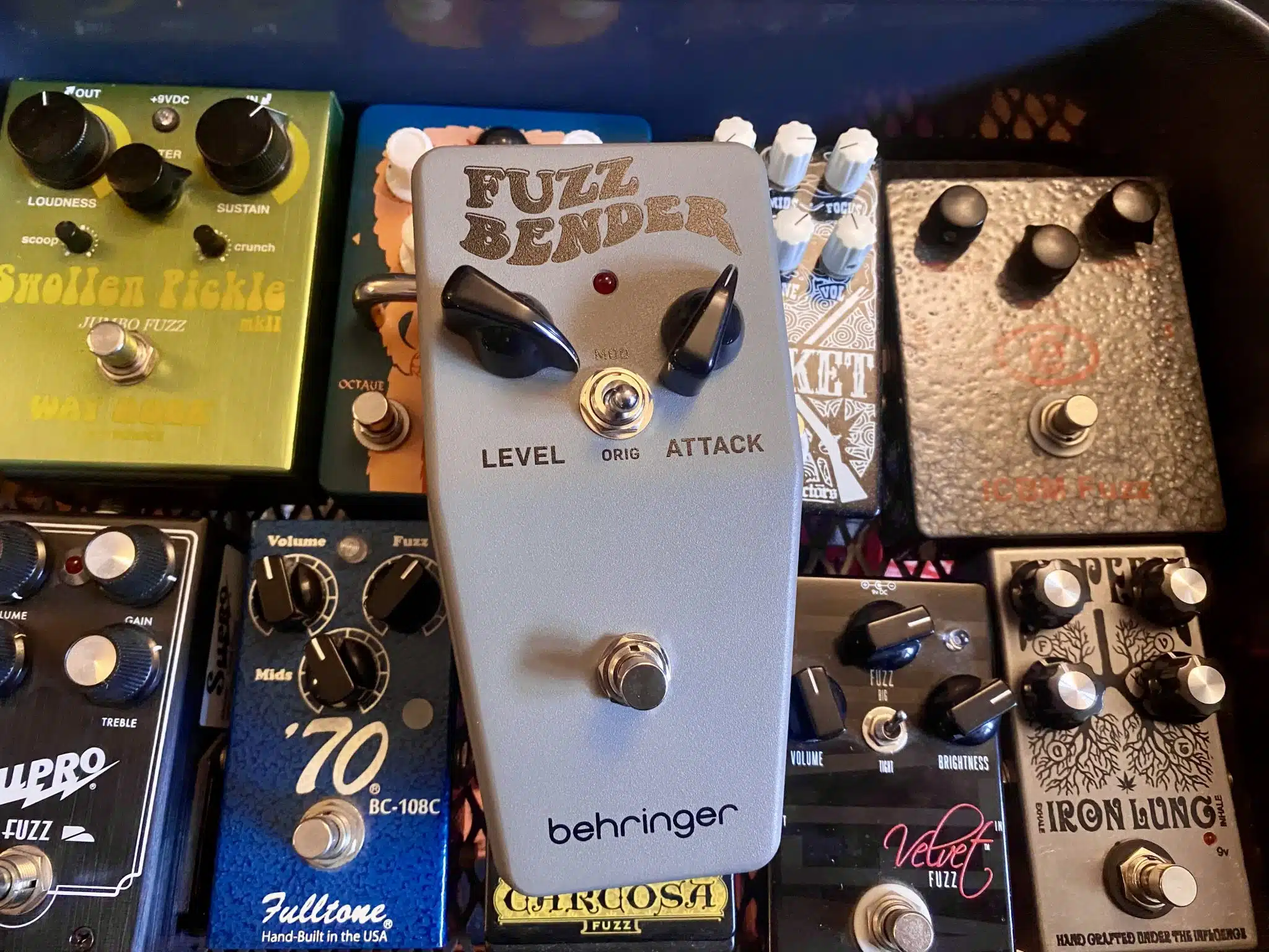 REVIEW: Behringer Fuzz Bender: First Look - Should You Buy