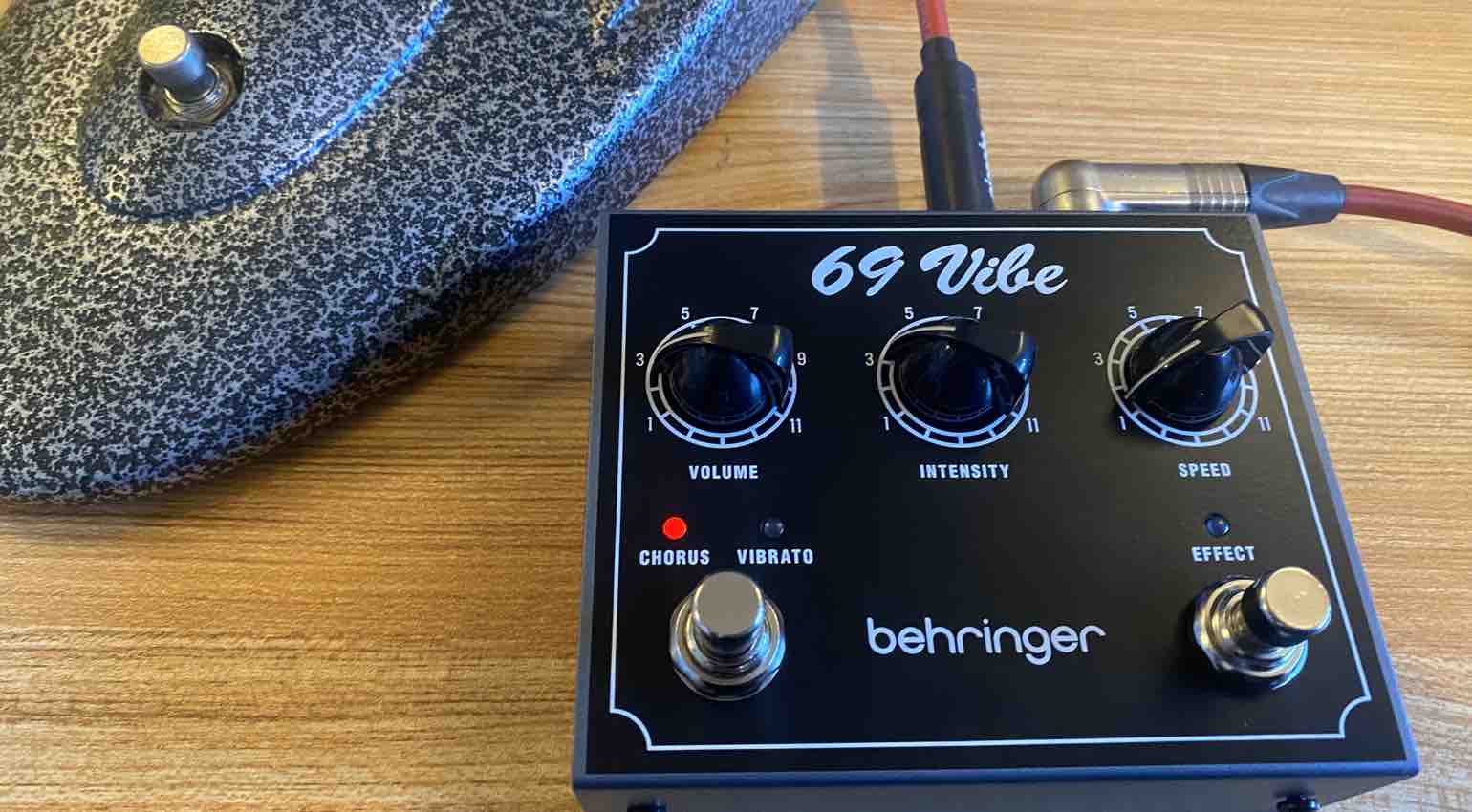 BEHRINGER 69 VIBE / ユニ バイブ 系 Uni Vibe Behringer | Product | 69 VIBE