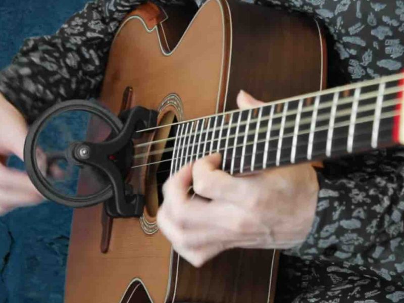 Cantareel: Japanese Innovator Transforms Guitar into Hurdy-Gurdy Hybrid