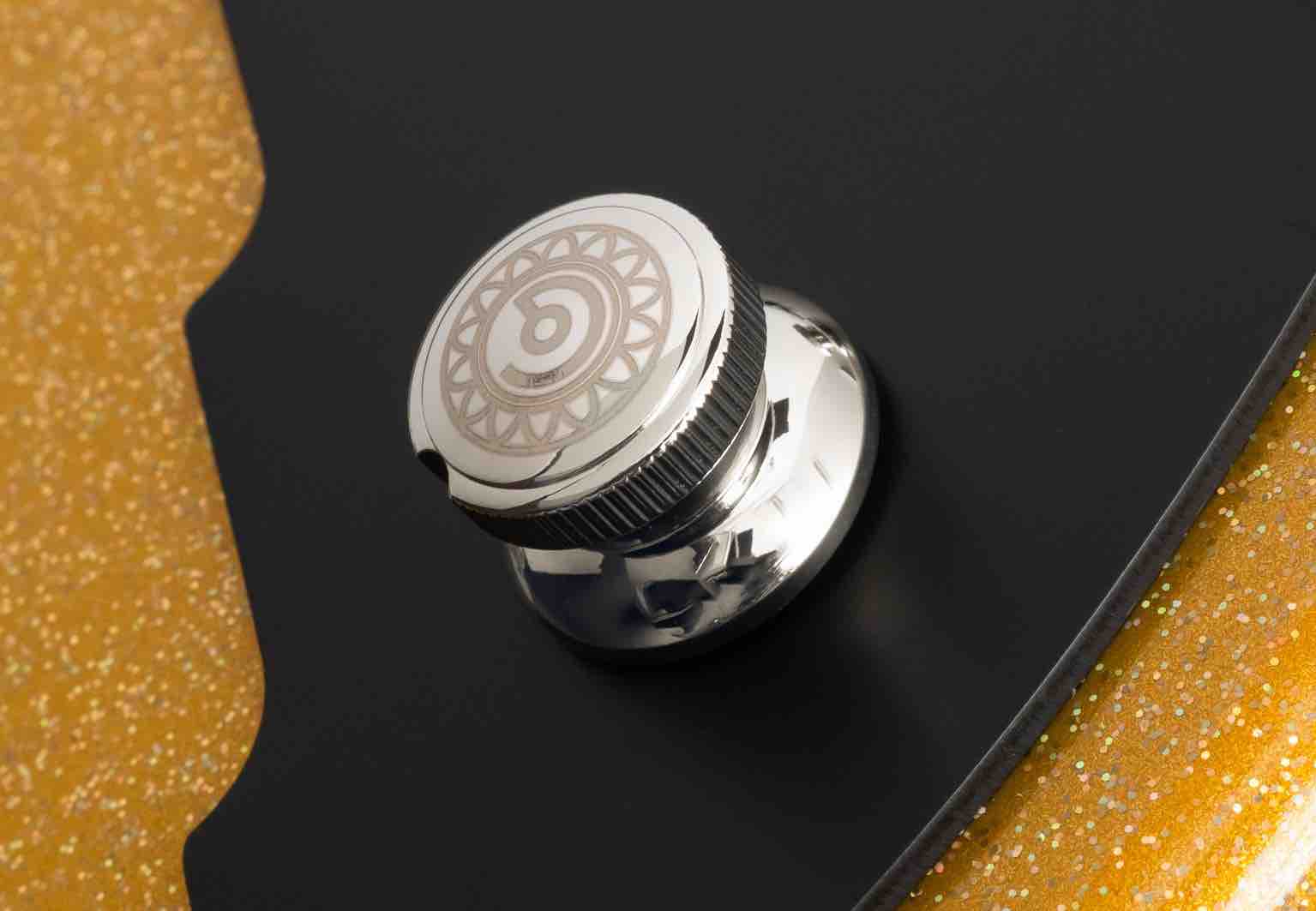 Duesenberg Chris Chaney Alliance Bass Laser-etched knobs